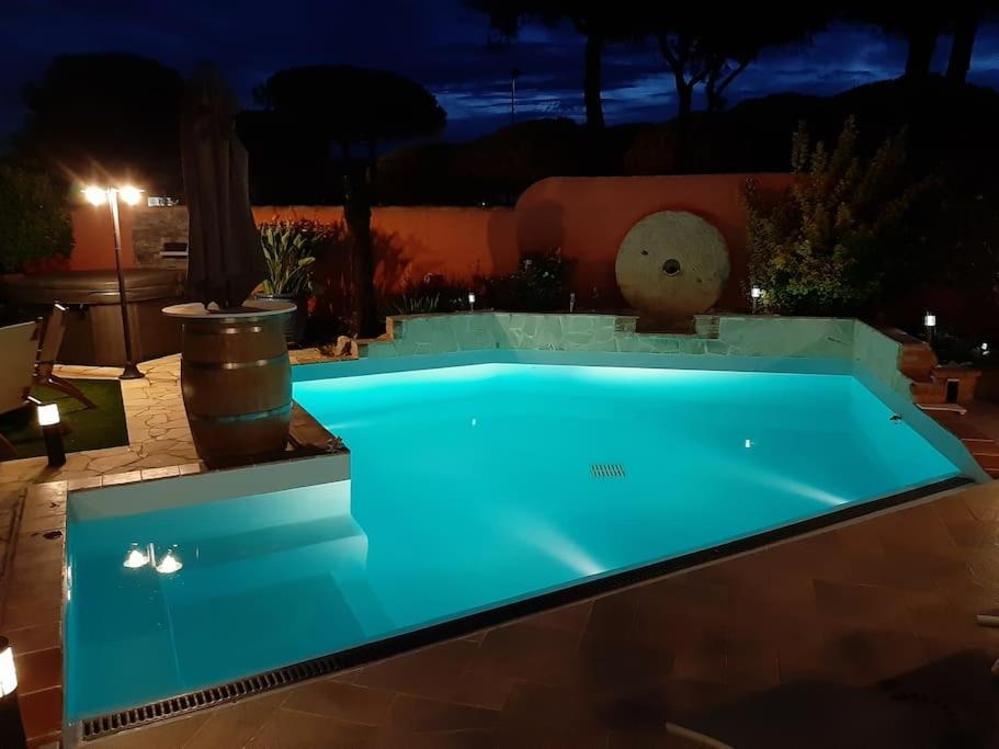 Hebergement Insolite Studio Grau Du Roi Mas Des Marines Piscine Le Grau-du-Roi Exterior photo
